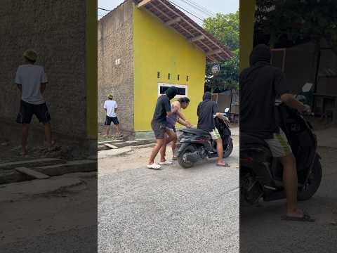 Relain aja lahh😪 #trending #harusberanda #funny #subrek #lucu #ytshorts #comedy #memes #ompedvisual