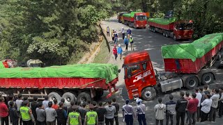 Download lagu VIRAL‼️Paling Heboh,Konvoi Akbar 8 Truk Siba Surya Muatan Barang Rahasia Bikin Gempar Sitinjau Lauik mp3