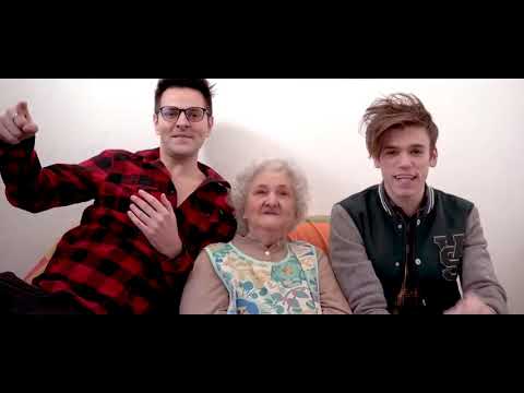 iPantellas! GLI EFFETTI DI BATTI LE MANI SCHIOCCA LE DITA SU MIA NONNA - iPantellas