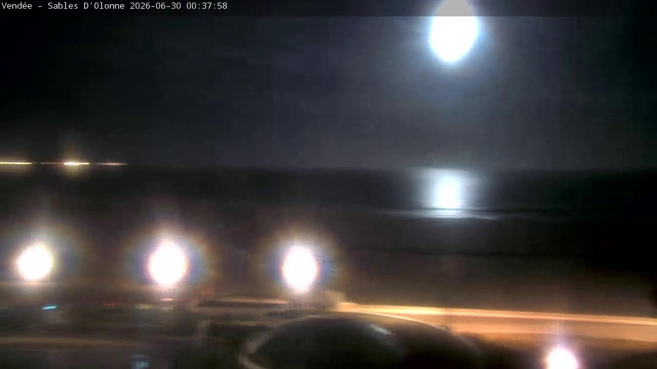Live webcam view of Grande Plage & Atlantic Seafront