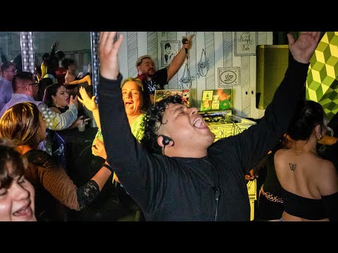 FLIX LIVE @BlacknBlue Restaurant 5/21