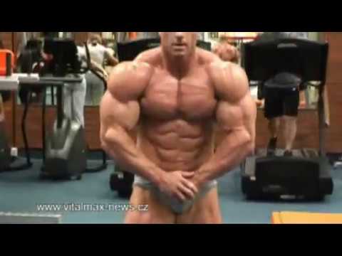 Tomas Bures gym posing