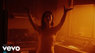 Grace Cummings – “On And On”