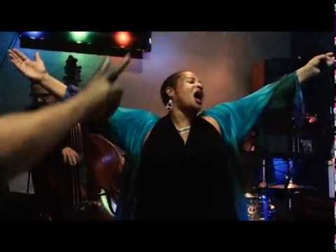 Promotional video thumbnail 2 for Renee´& The Derelicts