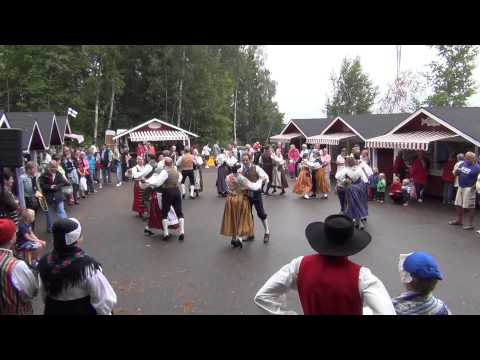 Folk dance - Wrethalla pekarn från Åboland dansas i Pellinge, Finland 04.08.2012