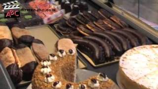 preview picture of video 'Bäckerei und Konditorei Glück in Haag in Oberbayern - Cafe, Kuchen, Toten'