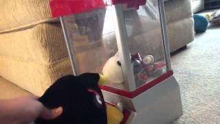 preview picture of video 'AngryBirds Claw Machine'