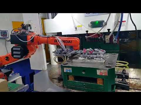 저상형 수직사출기 자동화 셋팅(HXRL-200VS)