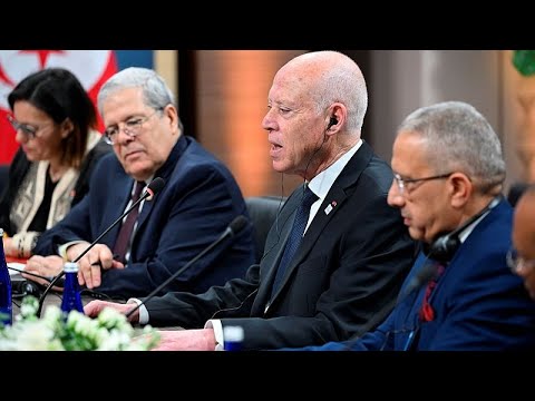 اعتقالات أمنية في تونس والرئيس سعيد يتهم موقوفين و"متآمرين" بالوقوف وراء الأزمة في البلاد