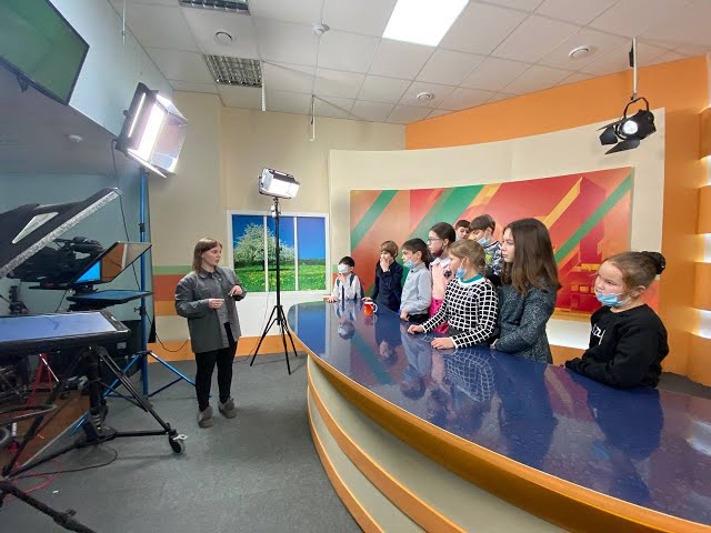 Вести Менделеевск: Юные корреспонденты школы «АЙДАвМЕДИА» побывали в телерадиокомпании «Челны-ТВ24»