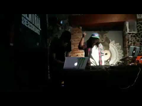 psiqxx via Ann Traxx