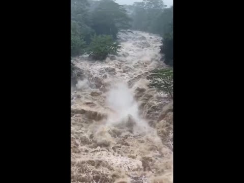Hurricane Lala hits Hawaii's Big Island with heavy rains