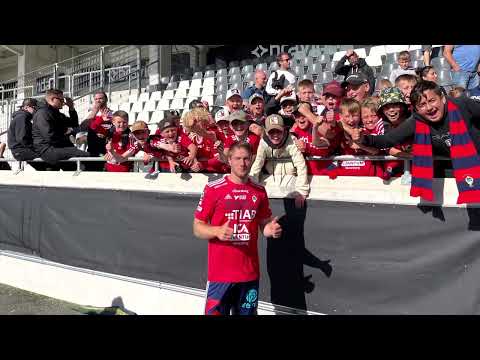 VIF-kaptenen Fabian Falkstrand-Ransjö tackar VIF-supportar efter Gais-matchen