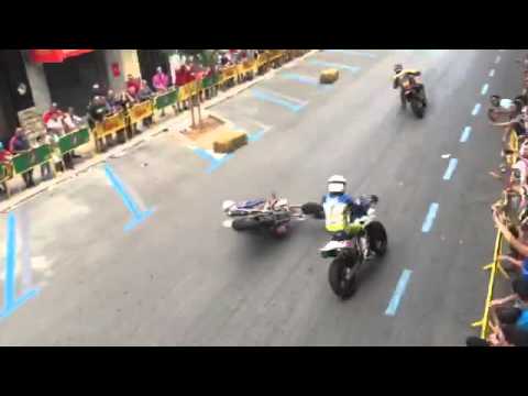 Supermotard Albaida 2015 Accidente en la salida