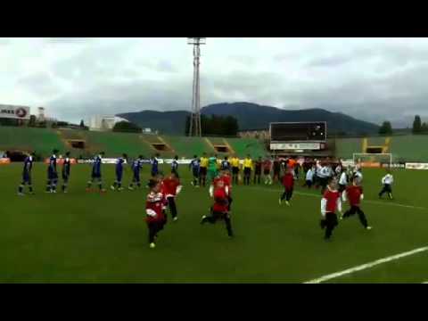 Finale Kupa BiH: Intoniranje himne na koševu prije utakmice Olimpic - Široki Brijeg