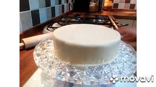 How to fondant and ice a Christmas fruit cake