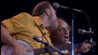 Pete Seeger &amp; Fred Hellerman - Draft Dodger Rag (Live at the Phil Ochs Memorial Concert, 1976)