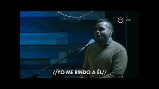 Yo Me Rindo a Él (En Vivo)