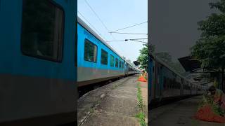 Download lagu Rupasi Bangla Express Through Passing 🔥 #railway #indianrailways #viral #shorts #trending  #video mp3