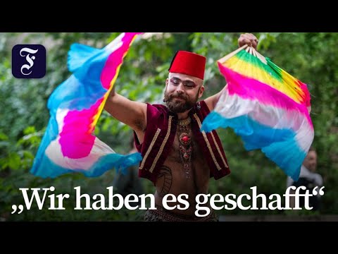 Queer und syrisch: Geflüchteter Bauchtänzer in Deutschland