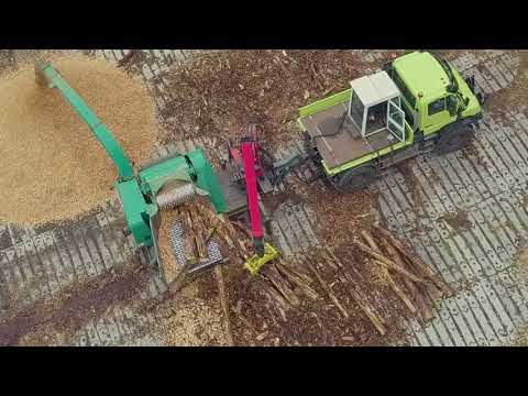 Holz hacken mit dem Unimog U535