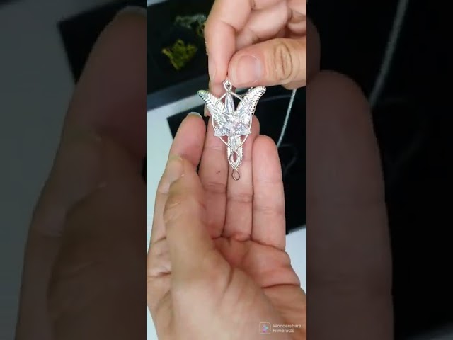 Vídeo relacionado con HJYZY 4 aretes de élfico vintage con diseño de hoja verde, collar con colgante de hoja elfa Aragorn Arwen Evenstar, Zinc, No es una piedra preciosa