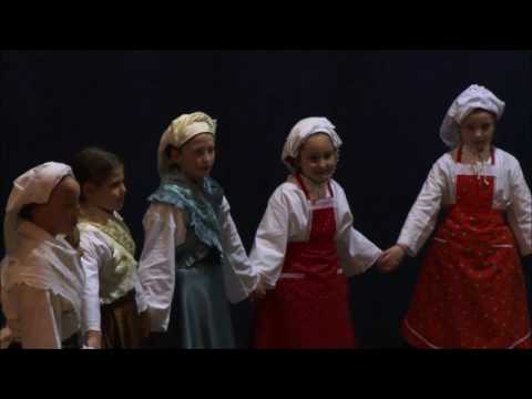 Škola folklora KUD-a Putalj - EJ, MOJE NOGE SITNO KORAČAJU