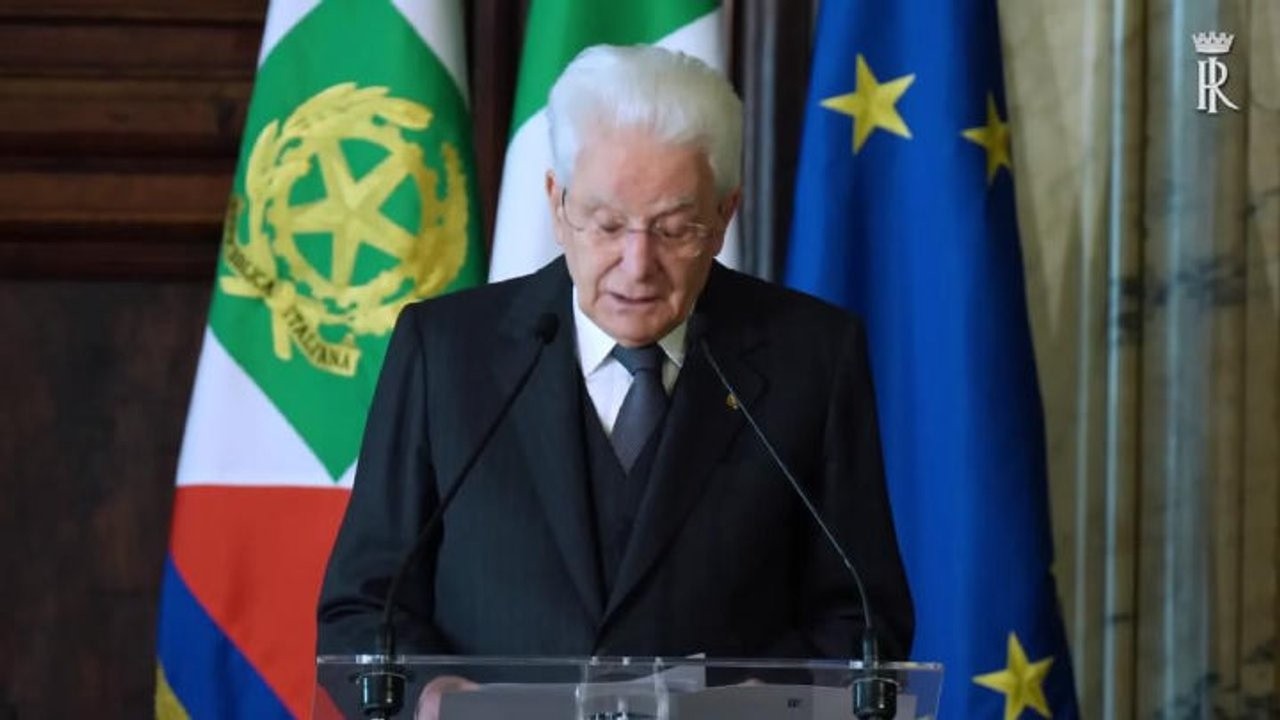 Mattarella: Va contrastato chi avvelena opinioni su vaccini. Posizioni distruttive e sconcertanti