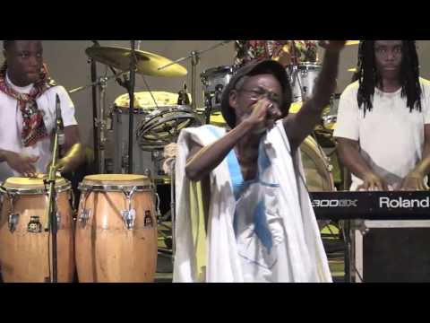 Onipa - Papa Chris @ Bibiba live at Alliance Française d'Accra