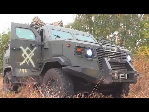 Inspection of the Ukrainian Kozak-5 armored vehicle by Russian soldiers, review