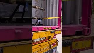 A good helper for container unloading pallet hook