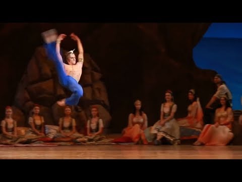 Sergei Polunin does huge ballet jumps