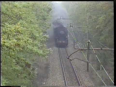 Treni anni 00 - Locomotiva E626 e locomotiva a vapore Gr740.451 lungo la linea presso Vigevano