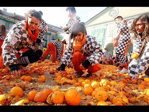 BATTLE OF ORANGES (Italians fight it out in the traditional 'Battle of the Oranges')