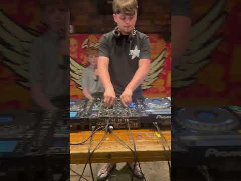 Summer vibes loading☀️🎧 Sonny Beyga on the decks at Heebies! #SonnyBeyga #HouseMusic #DJSet #Shorts