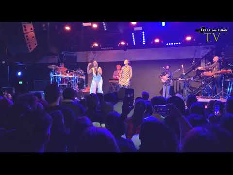 Mayra Andrade e Princezito interpretando LUA