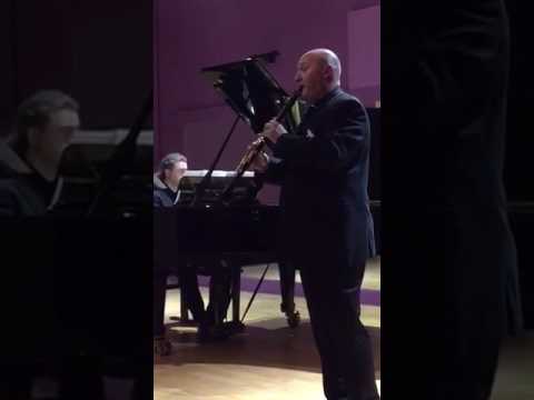 Paolo Beltramini (clarinet) plays Salute, signor Rossini by Bela Kovacs
