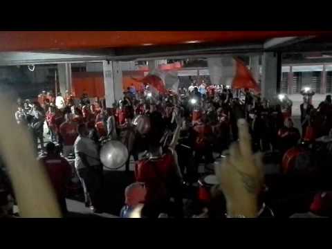 "Independiente 1 Velez 1 / La Hinchada" Barra: La Barra del Rojo • Club: Independiente • País: Argentina