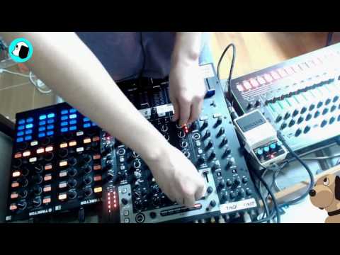 090217 Sianix - Live Techno DJing at Twitch