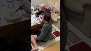 インフルエンザ😷の両親に雑炊(ごっつぉう)を作る息子