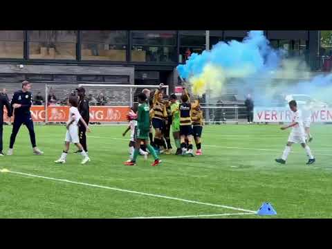 ZVC '22 JO12-1 verslaat Zeeburgia en is kampioen!