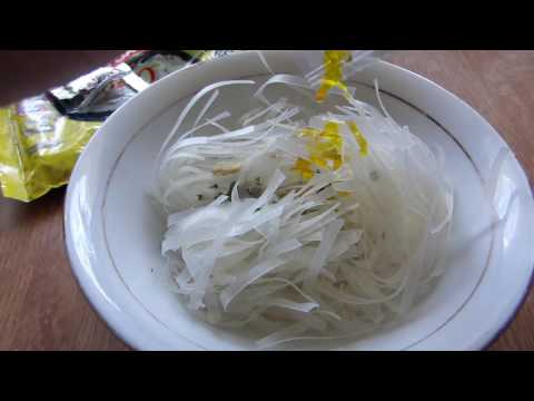 Pho: Tradycyjna zupa Wietnamska z kluskami ryżowymi VIFON (BIedronka)