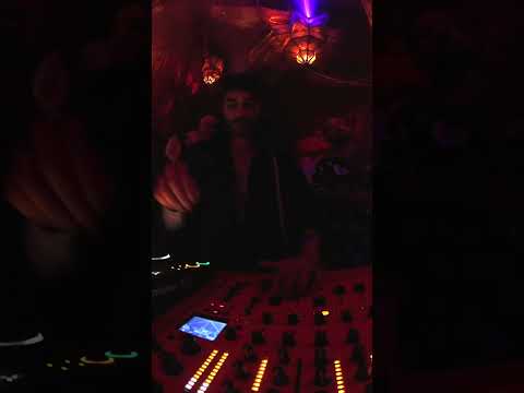 #shannash #dj #persian #iraniandj #housemusic #raverheworld #dance #electronicmusic