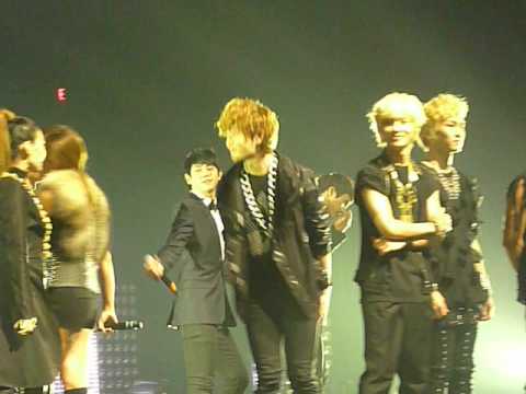 111126 Shinee (with a hint of ontae) @ MGM