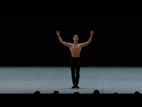 Atónio Casalinho dances 'Grinding the Teeth'