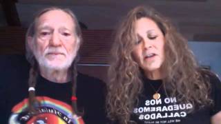 WIllie and Annie Nelson stand with the 99%