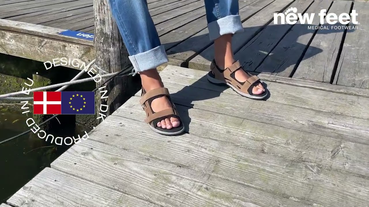 Sporty herresandal med regulerbare velcroremme