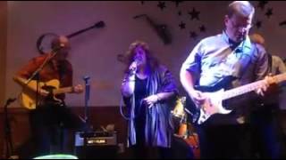 Built 4 Comfort performing Thats a Pretty Good Love at Music Cafe 2015 by Lisa L