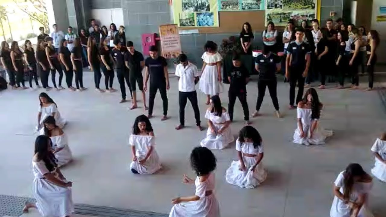 Coreografia em homenagem ao dia da consciência negra - “canto das 3 raças”