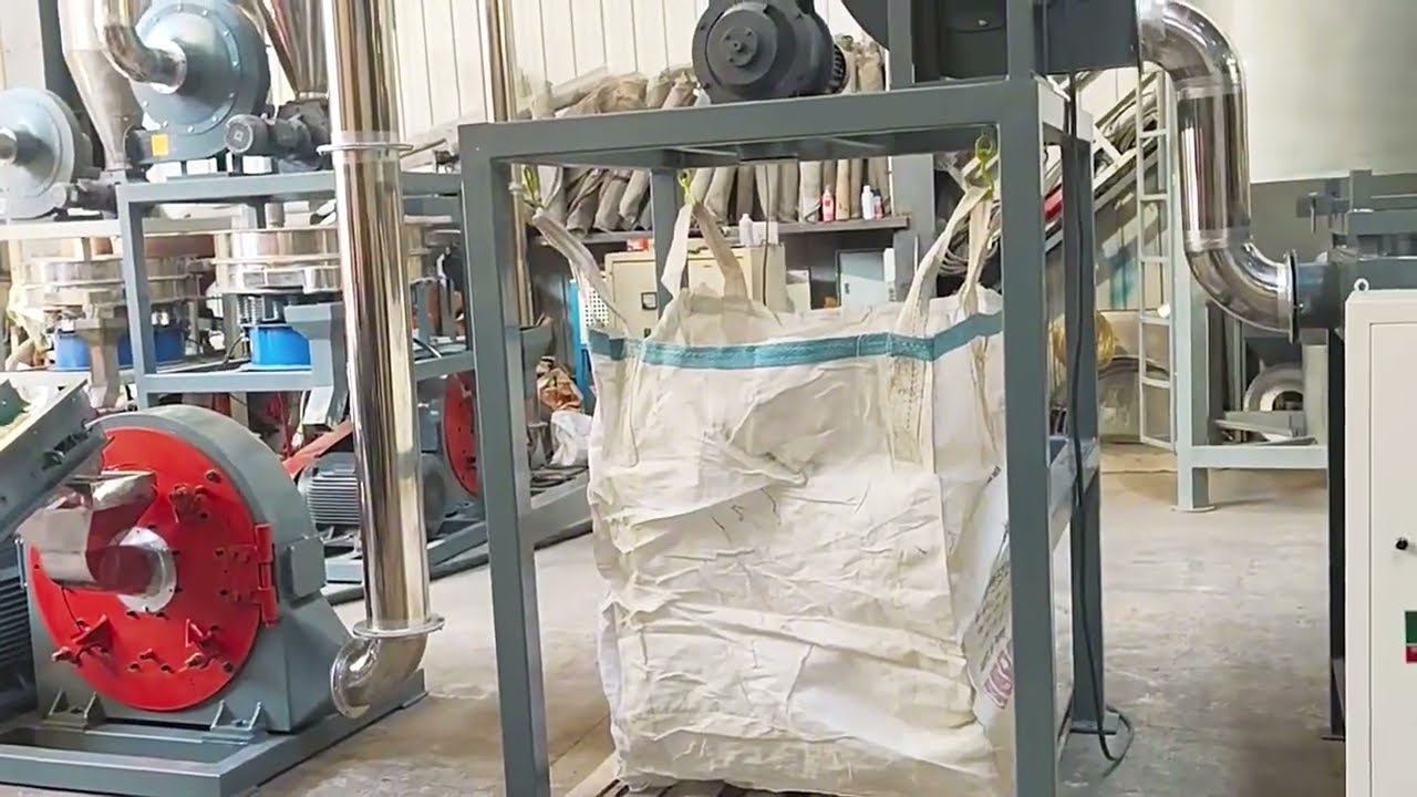 Automatic plastic pulverizer video preview